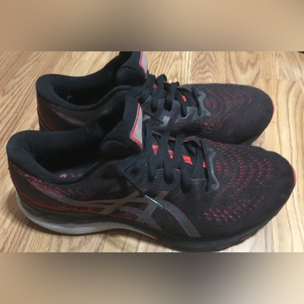 ASICS Gel Kayano 28 Black Red White Running athletic sneaker Shoes size 11.5 US